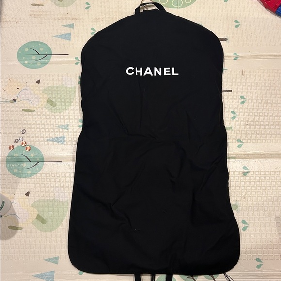 CHANEL Black Garment Cover and hanger with CHANEL logo - Picture 3 of 4